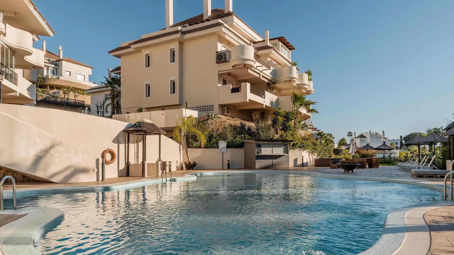 Apartment Aloha Hills Club Pools Spa Gym Marbella