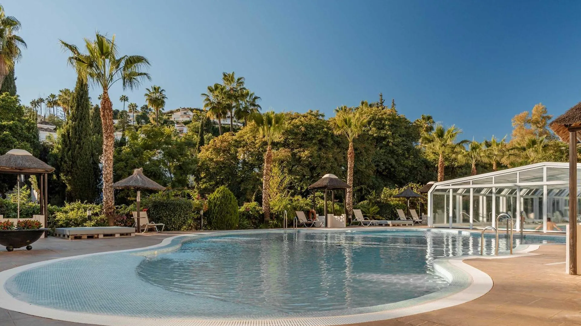 Apartment Aloha Hills Club Pools Spa Gym Marbella