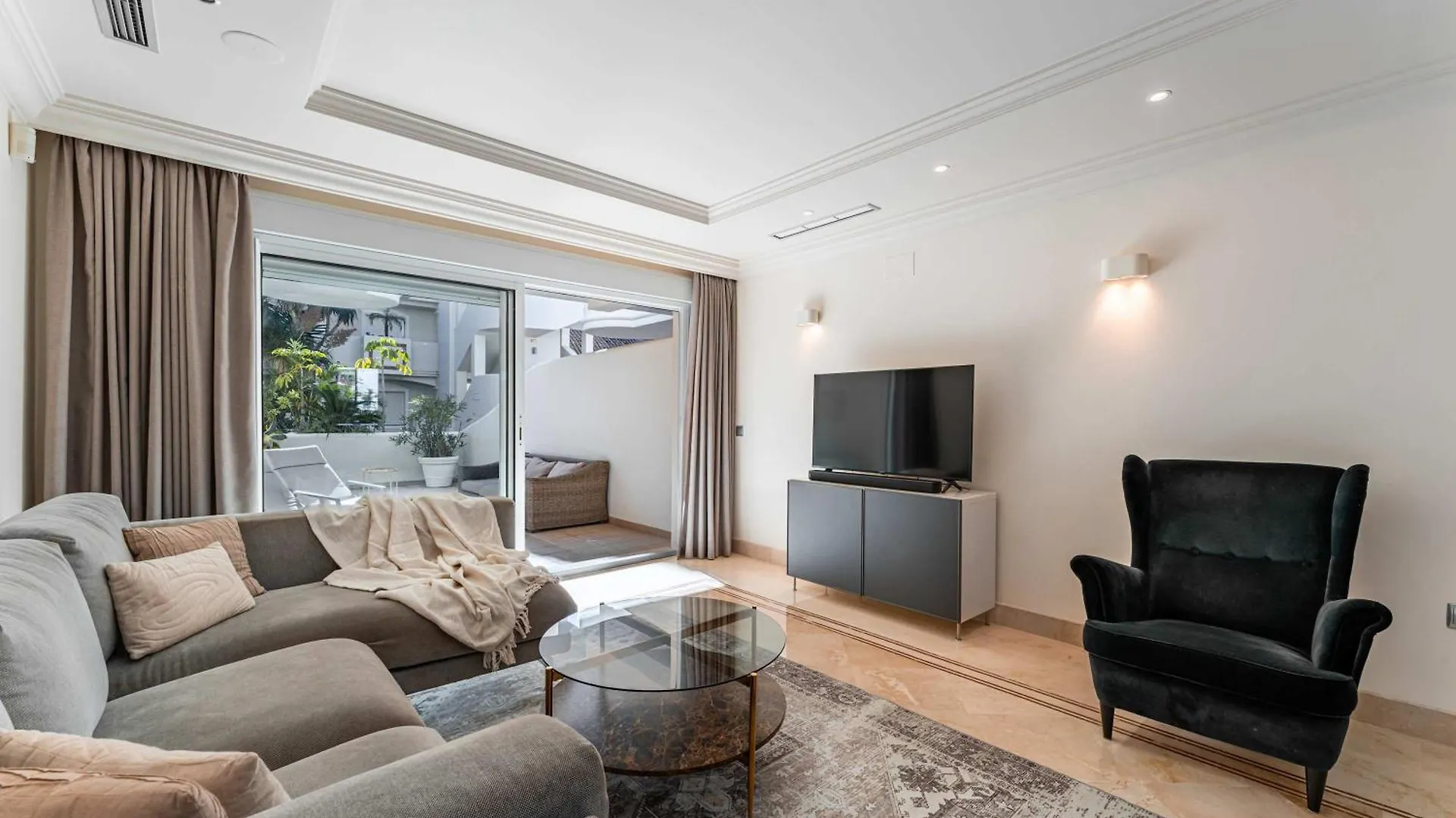 Apartment Aloha Hills Club Pools Spa Gym Marbella